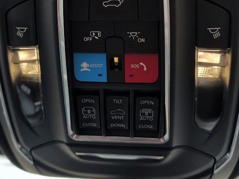 Used 2024 Jeep Grand Cherokee Limited w/ Luxury Tech Group II image 21