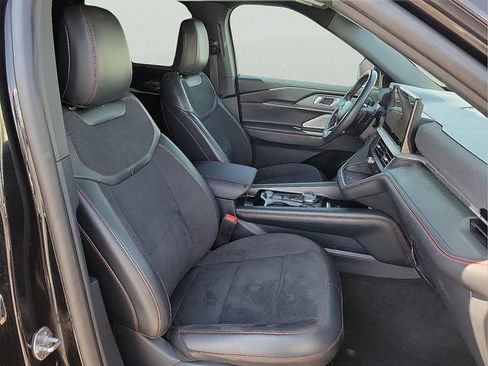 Used 2025 Ford Explorer ST RWD image 17