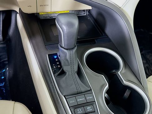 Certified 2021 Toyota Camry XLE w/ Navigation Upgrade Package FWD image 10