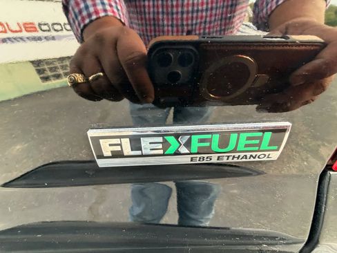 Used 2011 Chevrolet Avalanche LTZ image 71