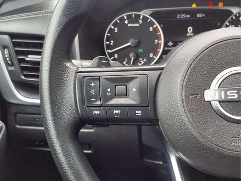 Used 2024 Nissan Rogue S AWD/4WD image 18