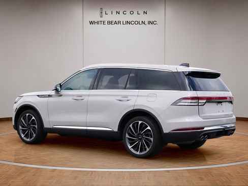Used 2025 Lincoln Aviator Reserve w/ Equipment Group 201A image 7