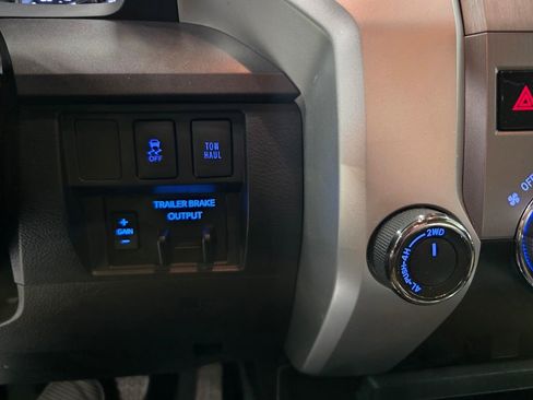 Used 2018 Toyota Tundra SR5 w/ SR5 Upgrade Package image 30