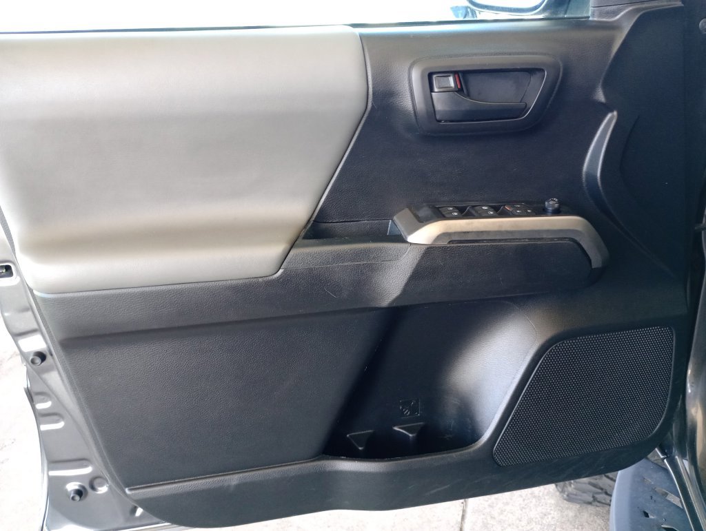 Used 2019 Toyota Tacoma SR5 AWD/4WD image 12