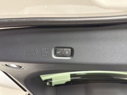 New 2025 Ford Expedition Active image 30