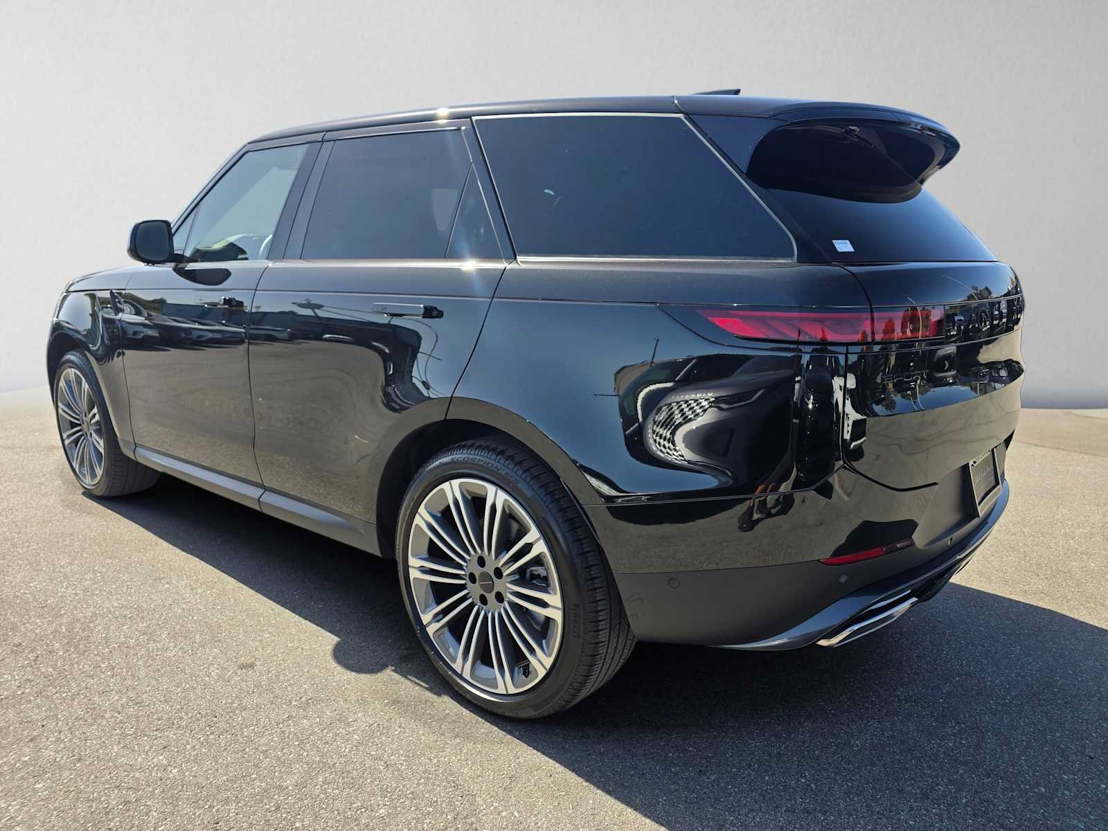 New 2027 Land Rover Range Rover Sport SE AWD/4WD image 3
