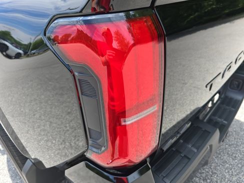 Used 2024 Toyota Tacoma SR5 AWD/4WD image 31