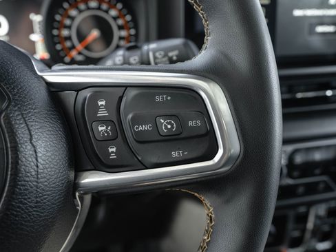 Used 2024 Jeep Wrangler Sahara image 19