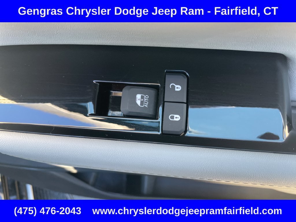 Certified 2025 Jeep Wagoneer Series II AWD/4WD image 17