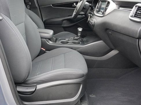 Used 2020 Kia Sorento LX image 25