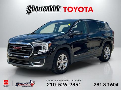 Used 2024 GMC Terrain SLE FWD image 1