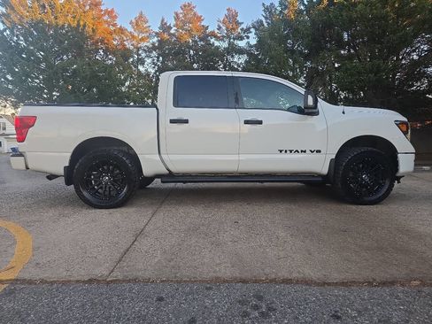 Used 2018 Nissan Titan XD image 6