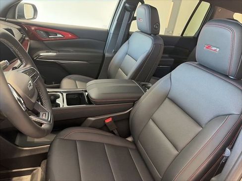 New 2026 Chevrolet Traverse Z71 w/ Driver Confidence Package AWD/4WD image 11