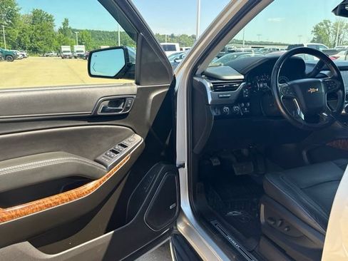 Used 2020 Chevrolet Tahoe Premier w/ Premier 6.2L Value Package AWD/4WD image 9