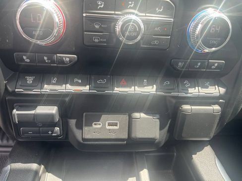 Used 2021 GMC Sierra 2500 AT4 w/ AT4 Premium Plus Package AWD/4WD image 21
