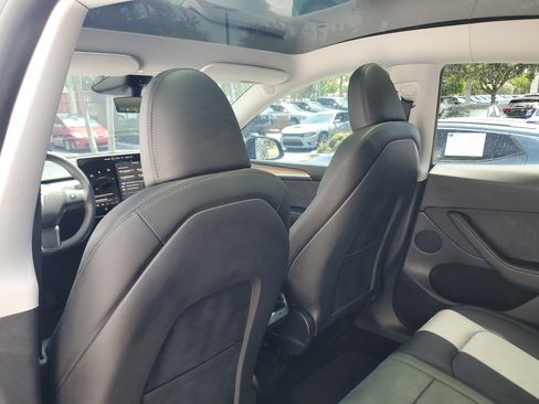 Used 2024 Tesla Model Y Long Range AWD/4WD image 12