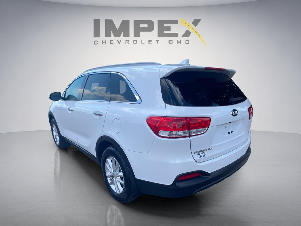 Used 2017 Kia Sorento LX w/ LX V6 Convenience Package FWD image 3