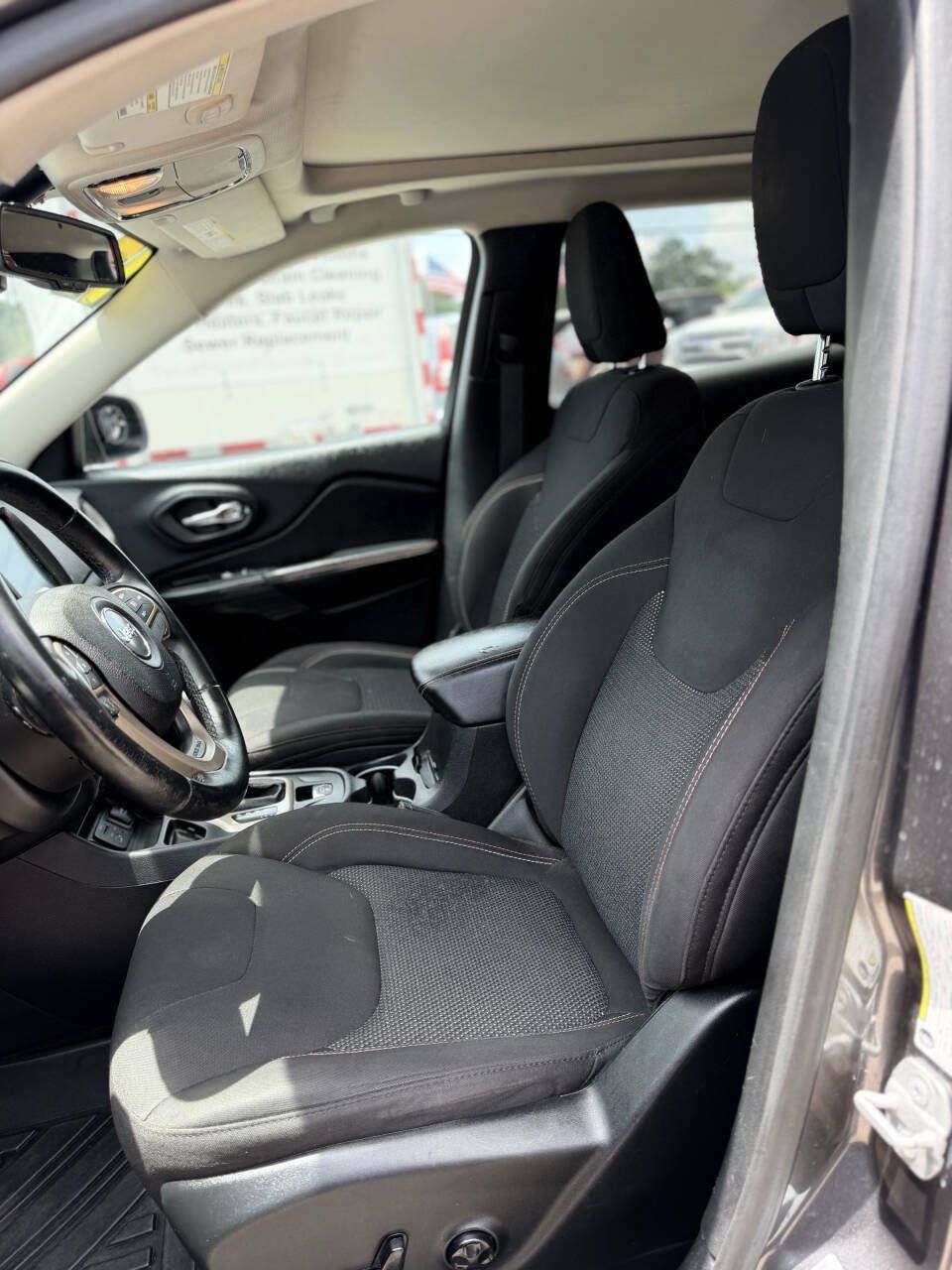 Used 2017 Jeep Cherokee 75th Anniversary FWD image 16