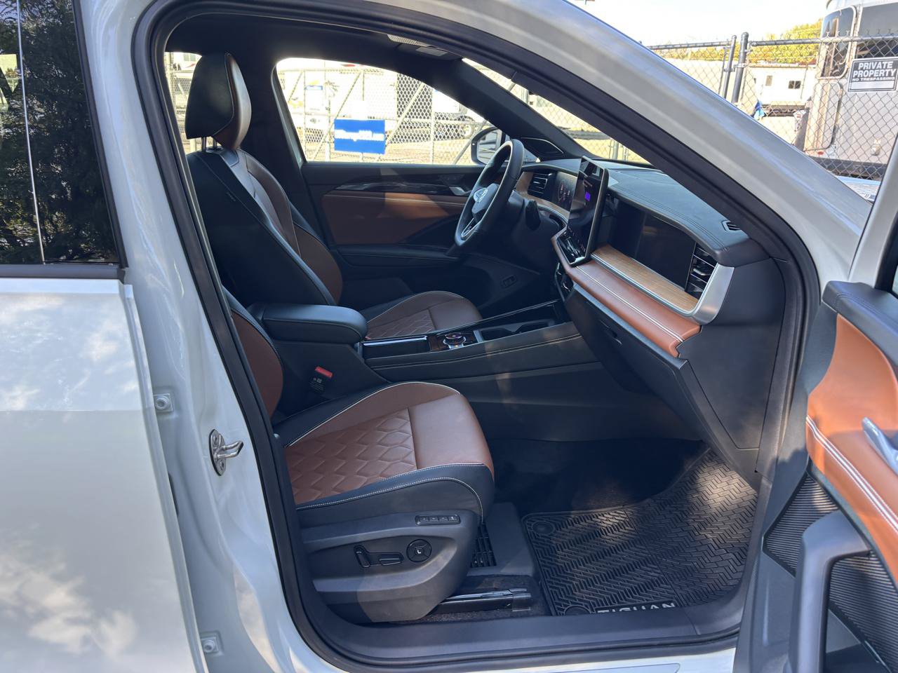 Used 2025 Volkswagen Tiguan SEL R-Line AWD/4WD image 23