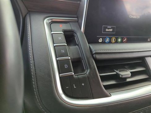 Used 2021 Chevrolet Suburban Z71 image 11