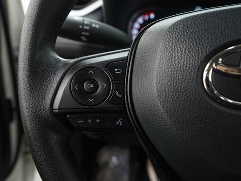 Used 2025 Toyota RAV4 XLE AWD/4WD image 25
