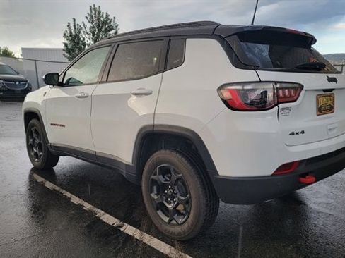 Used 2024 Jeep Compass Trailhawk image 7