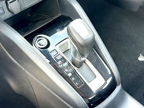 Used 2025 Nissan Versa SR FWD image 33