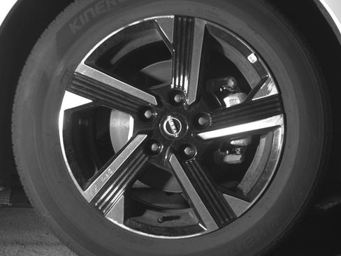 Used 2025 Nissan Sentra SV FWD image 13