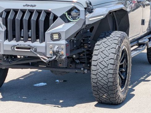 Used 2023 Jeep Gladiator Sport AWD/4WD image 10