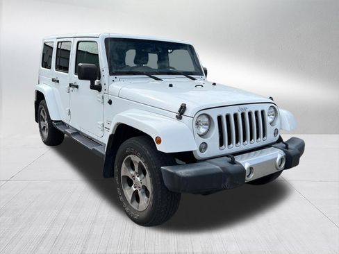 Used 2018 Jeep Wrangler Unlimited Sahara AWD/4WD image 3