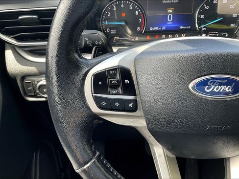 Used 2020 Ford Explorer XLT w/ Equipment Group 202A AWD/4WD image 11