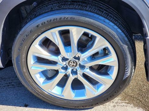 Used 2023 Toyota Highlander Limited image 18