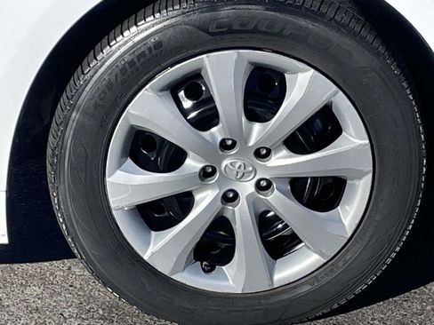 Used 2022 Toyota Corolla LE image 11