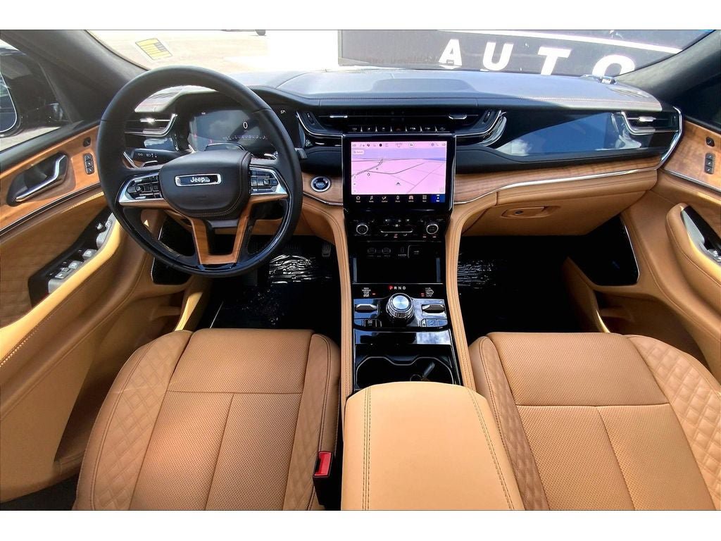 Used 2025 Jeep Grand Cherokee L Summit AWD/4WD image 17