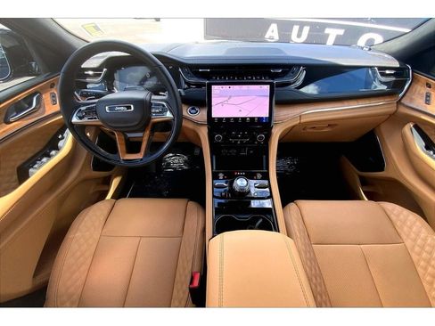 Used 2025 Jeep Grand Cherokee L Summit AWD/4WD image 17