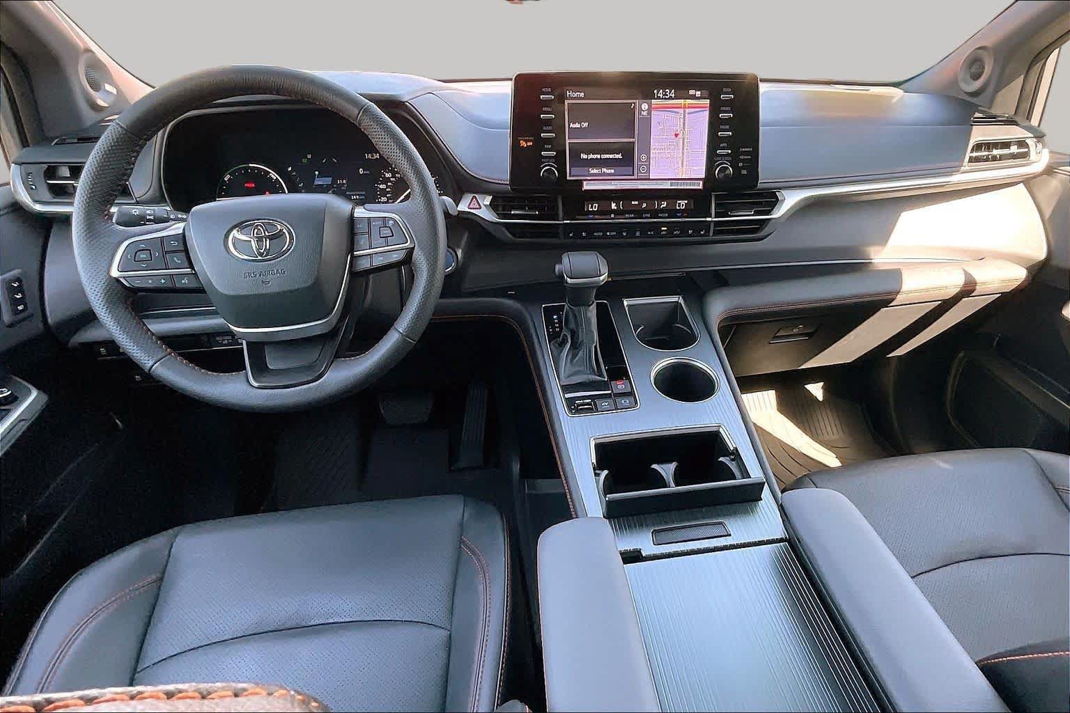 Used 2024 Toyota Sienna XSE w/ XSE Premium Package FWD image 15