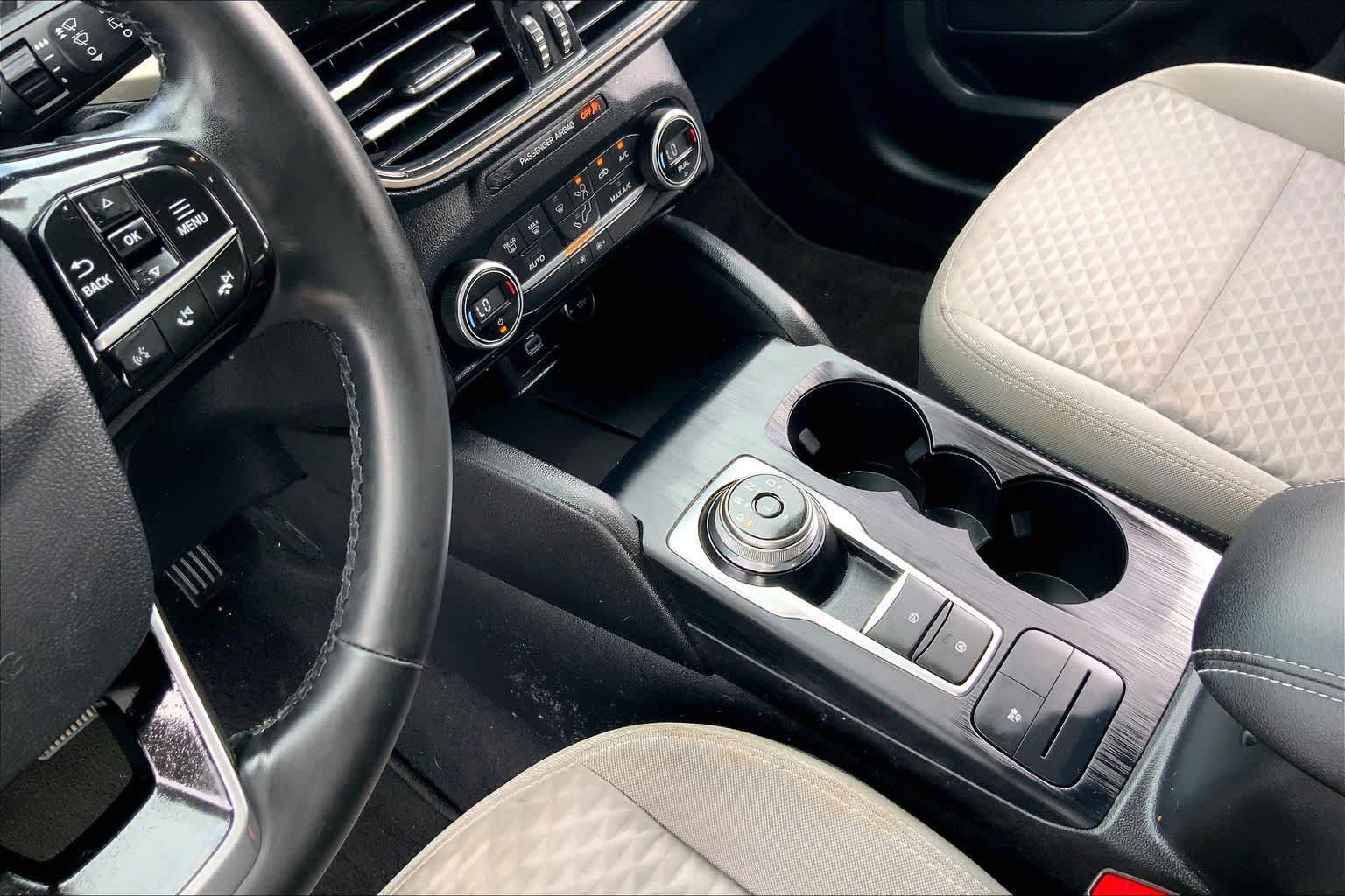 Used 2021 Ford Escape SE w/ SE Sport Appearance Package FWD image 16