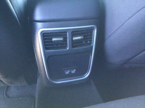 Used 2022 Dodge Charger SXT RWD image 17