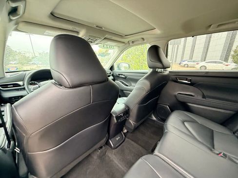 Used 2023 Toyota Highlander L image 20