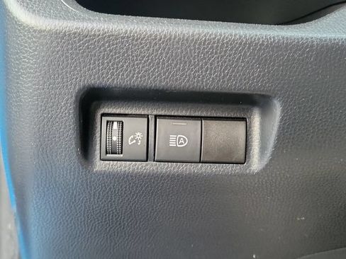 Used 2020 Toyota RAV4 XLE FWD image 17