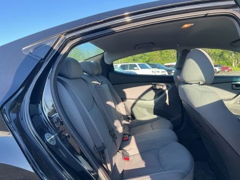 Used 2013 Hyundai Elantra GLS w/ Preferred Pkg FWD image 14