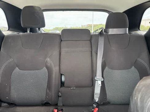 Used 2019 Jeep Cherokee Latitude w/ Popular Appearance Group FWD image 20