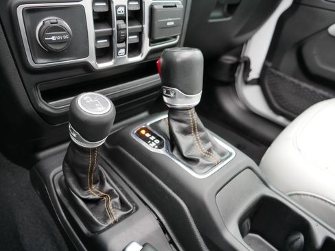 Certified 2023 Jeep Wrangler Unlimited Sahara image 24