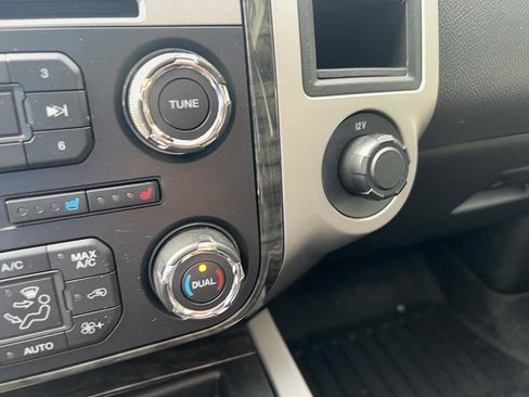 Used 2017 Ford Expedition Limited AWD/4WD image 12