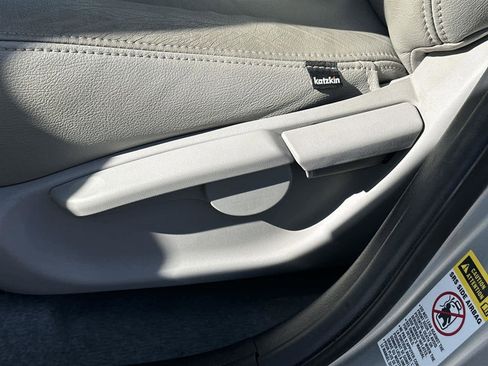 Used 2014 Toyota RAV4 EV image 23