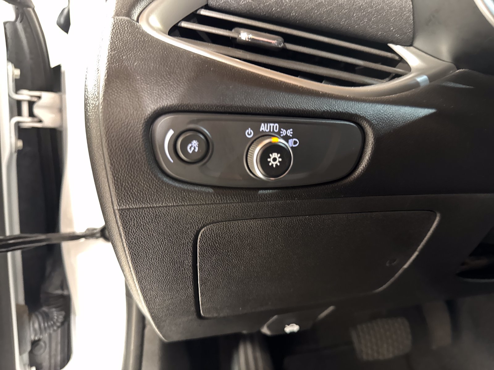 Used 2024 Chevrolet Malibu LT FWD image 18