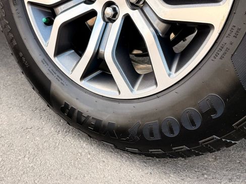 Used 2021 Ford F150 Lariat image 17