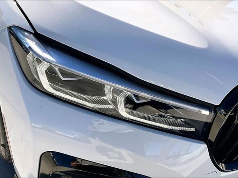 Used 2022 BMW 740i w/ M Sport Package image 27