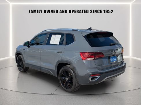 Certified 2023 Volkswagen Taos SE w/ Panoramic Sunroof Package FWD image 4
