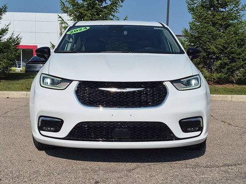 Used 2024 Chrysler Pacifica Touring-L FWD image 8